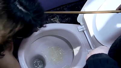 Mijn prachtige privé sexslavin Melanie Memphis. Ze is mijn favoriete slavin, ze ziet er onschuldig, jong, in anale seks, rollenspel, en ik kan haar gebruiken wanneer ik wil. Deel 1.