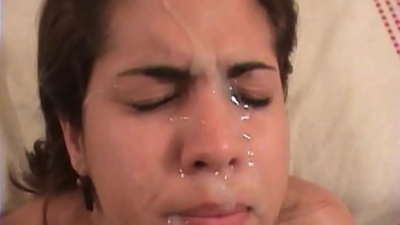 Mooie Latijnse brunette heeft ruige seks